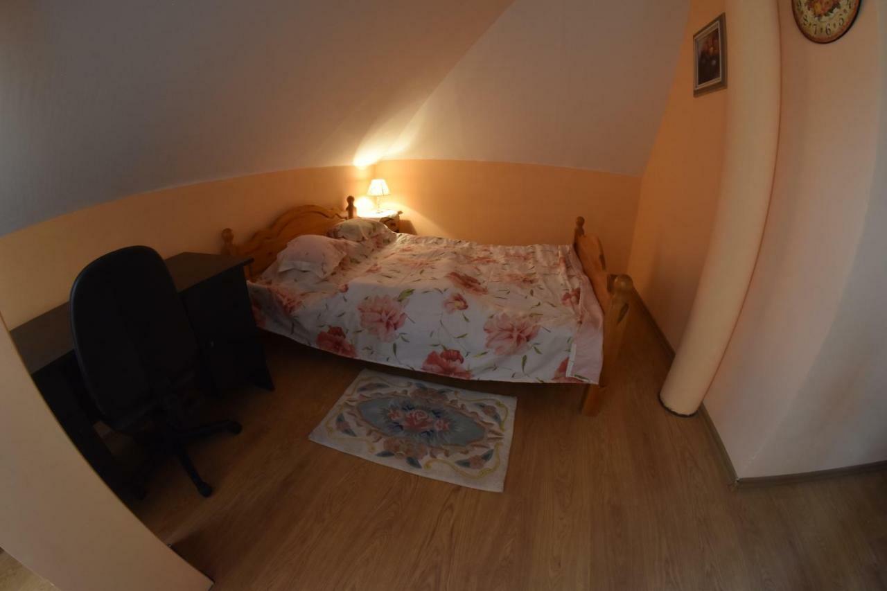 Comfortable House With Garden Manki 外观 照片